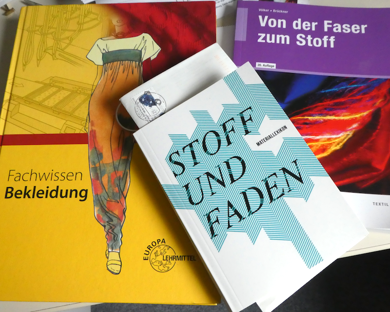 Ich lese auch gerne Textilkundebücher – und Ihr?